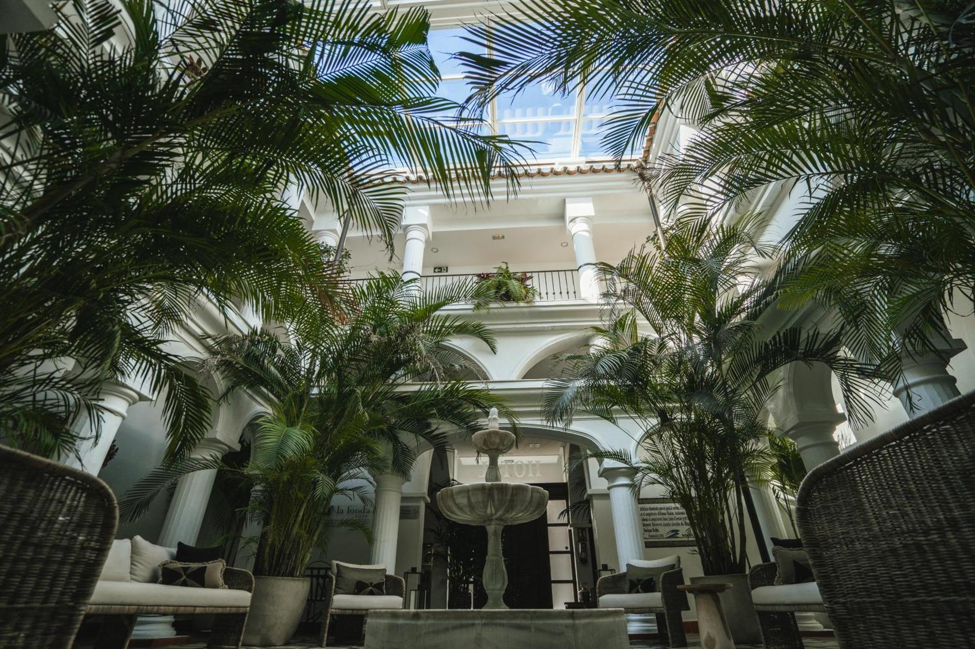 Hotel La Fonda เบนัลมาเดนา ภายนอก รูปภาพ